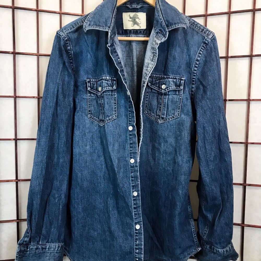Express DENIM BUTTON DOWN. Jean Jacket.